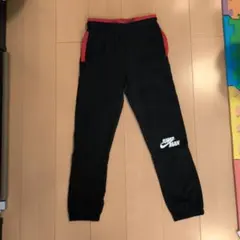 ジャンプマンロゴ付き長ズボン 132-147cm ブラック/レッド