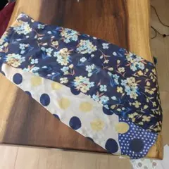 シルクスカーフ　花柄と水玉模様