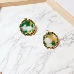 丸型デザインピアス〈グリーン〉