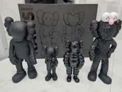 激レア　KAWS FAMILY BLACK フィギュア セット