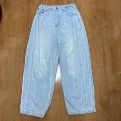 ライトブルーダメージデニムパンツ