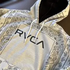 まっさん様専用　ルーカーRVCA ペイズリー柄フード付きパーカーのサムネイル