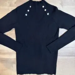 センスオブプレイス ボタン付き 黒ニット