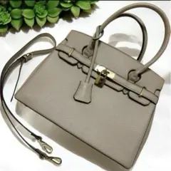 【美品】2WAY ショルダーバッグ　ハンドバッグ　ゴールド金具 南京錠　人気型