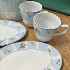 新品 箱付き NARUMI Hallmark コラボカップ&プレート 2客セット