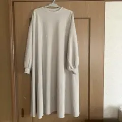 ライトグレー 長袖　ワッフル生地　フレアワンピース　Mサイズ