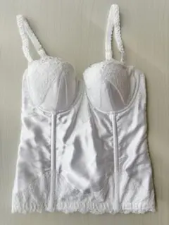 Triumph ブライダルインナー B65 ホワイト