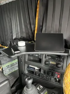 イスズ　ファイブスターギガ　専用テーブル　ドリンクホルダー　ミニテーブル　収納