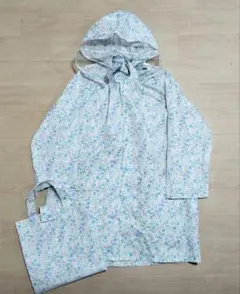 リュックのまま着用可能♪ 収納袋付 フード取り外し可能 レインコート雨具120