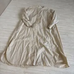 UNIQLOベージュ 長袖 ボタン付き シャツワンピース