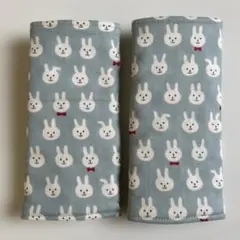 ウサギだらけ柄ブルーグレー　ハンドメイドエルゴよだれカバー