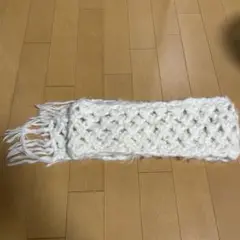 ホワイト ニット編み込みマフラー フリンジ付き