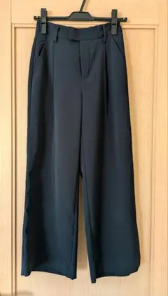 GU タックワイドパンツ　ネイビー