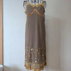 【新品】ALBA ROSA 刺繍ワンピース ブラウンのサムネイル