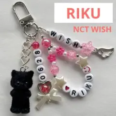 A ミニミニ イニシャルチャーム ブラック＆ラインストーン レジン