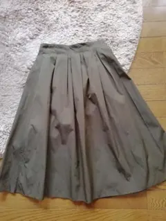 あおちゃん様専用☆ZARA　膝下丈スカート カーキ