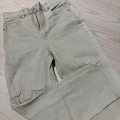 GU 薄いベージュ ストレートデニムパンツ