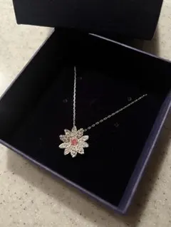 スワロフスキー　ネックレス　ペンダント