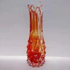 昭和レトロ】アートガラス 花瓶 フリル 三つ足 オレンジ 花器 - メルカリ