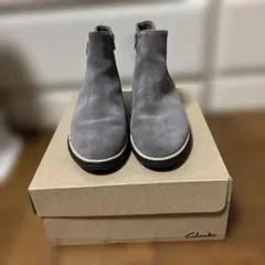 Clarks グレー ブーツ