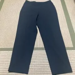 1回のみ着用美品GU 黒 スラックス テーパードパンツMよりのLポリエステル素材