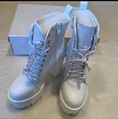 ホワイト ハイヒールブーツ 厚底