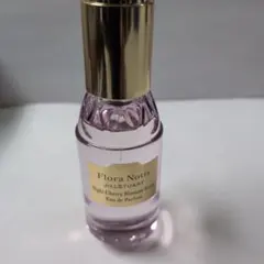 アムウェイ 香水 Artistry Flora Chic - メルカリ