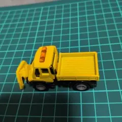 Mercedes-Benz Unimog 除雪車 ミニカーのサムネイル