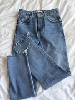 ZARA デニムパンツ カットオフ EUR34のサムネイル