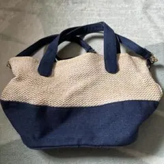 ネイビーとベージュのトートバッグ