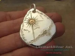 手彫りイーグルペンダントトップ　シルバー925、ゴールド（ｋ18）ハンドメイド