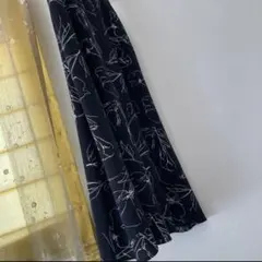 エージーバイアクアガール♡ ロングスカート 黒　線柄　花柄　ワールドのサムネイル