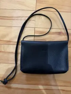 美品】土屋鞄製造所 attitu レザースマホショルダー002 (ファスナー