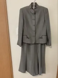 ボタン付きジャケット&スカートセットアップ