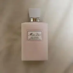Miss Dior ボディミルク＆バスパールセット Miss Dior ボディミルク＆バスパールセット - メルカリ