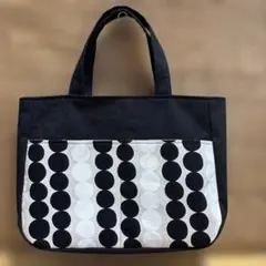 ハンドメイド　ラウンドトートバッグ 外ポケット付き　北欧風　黒白