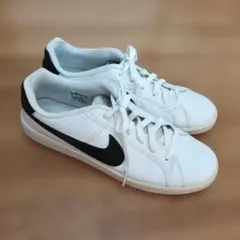 NIKE コ一トロイヤル.ロ一カットスニーカー ホワイト×ブラック