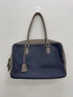 ②大人気　Aquascutum ハンドバッグ　本革　チャーム付き