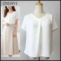 INDIVI インディヴィ 半袖 ブラウス トップス Vネック ホワイト Mのサムネイル