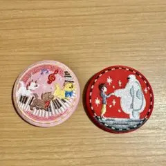 ディズニー　刺繍缶バッジ 2個セット ベイマックス おしゃれキャットのサムネイル