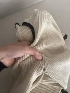 クリーム色 リブ編みニット 長袖穴あり確認用