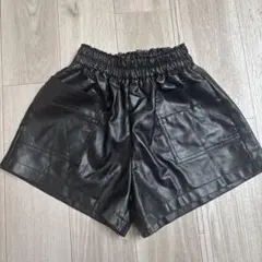 黒 合成皮革 ショートパンツS