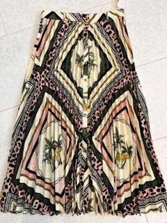 Stradivarius プリーツスカート 幾何学模様