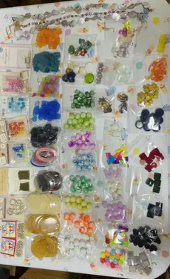 マルチカラー　のラウンドビーズ