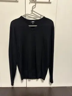UNIQLO ブラック Vネックニット S