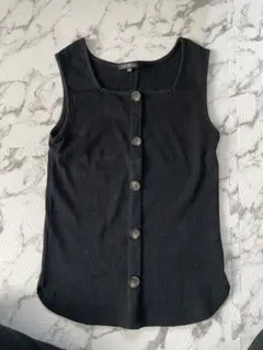 リブ編み 黒 ボタン付き タンクトップ