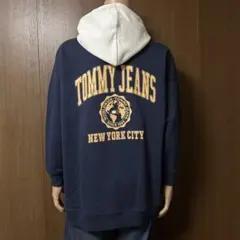 【古着】TOMMY JEANS 両面プリントパーカー カレッジプリント