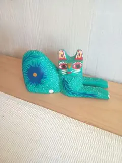 メキシコ製 モダンポップな猫のオブジェ 置物