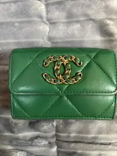 CHANEL シャネル　19三つ折り財布　ディズヌフ