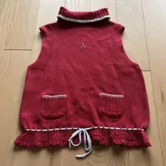 ファミリア　familiar 赤いタートルネックベスト